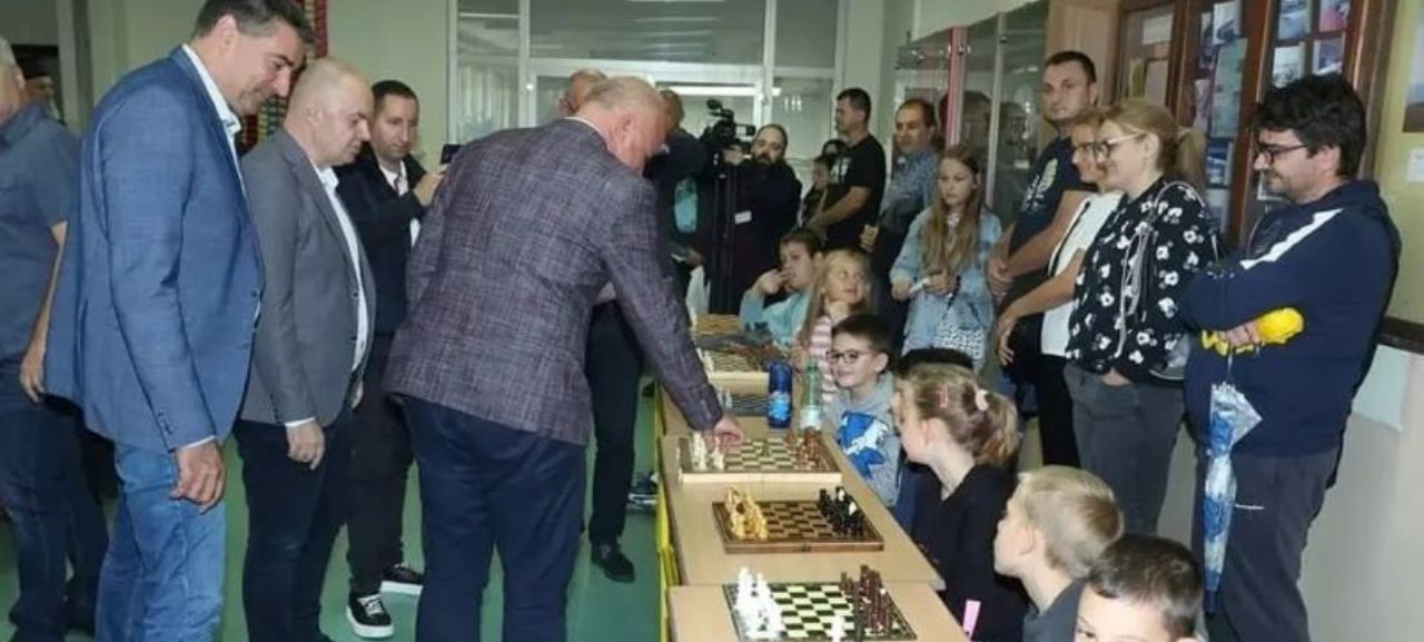 Dečija šahovska simultanka u održana u OŠ „Pavle Savić“